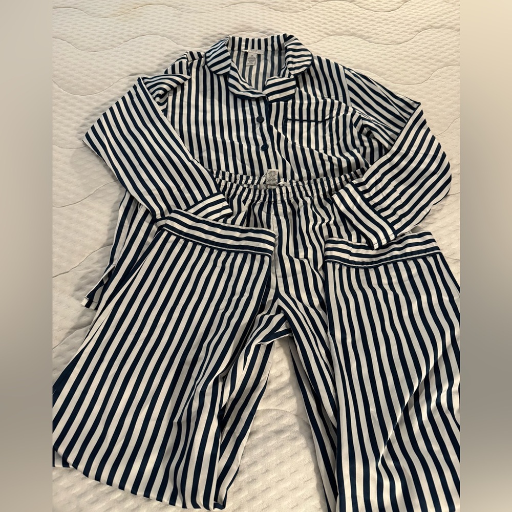 Navy and white stripe silky pajamas. Sz M